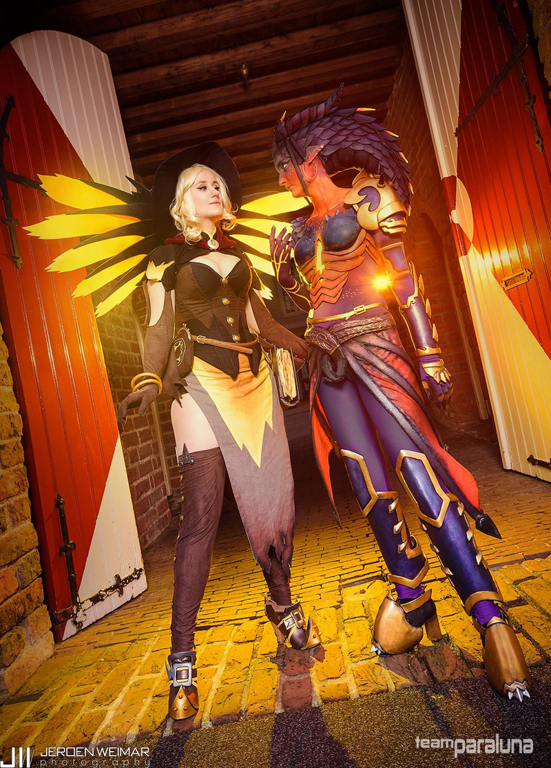 Illustration for article titled Overwatch Cosplay Puts The Guns Down For A Second